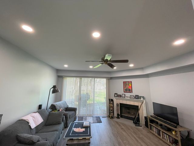 1122 REGENCY Drive, Schaumburg, IL 60193