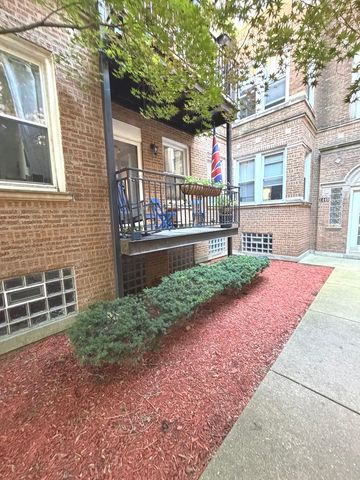 1443 W Victoria Street 1R, Chicago, IL 60660