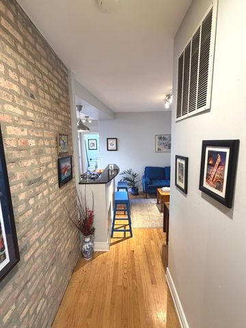 1443 W Victoria Street 1R, Chicago, IL 60660
