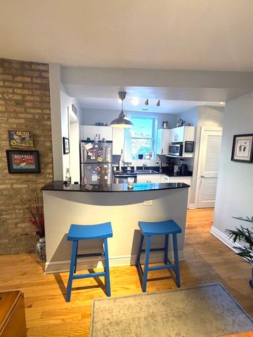 1443 W Victoria Street 1R, Chicago, IL 60660