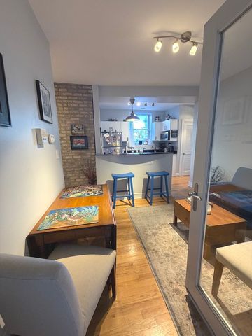 1443 W Victoria Street 1R, Chicago, IL 60660
