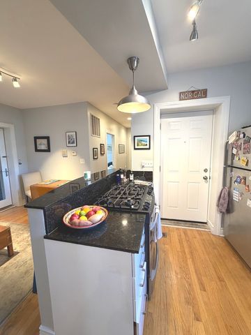 1443 W Victoria Street 1R, Chicago, IL 60660