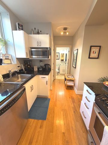 1443 W Victoria Street 1R, Chicago, IL 60660