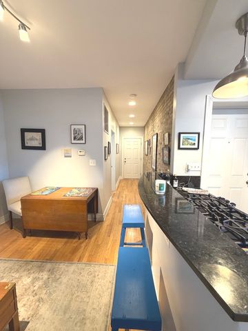 1443 W Victoria Street 1R, Chicago, IL 60660