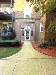 1443 W Victoria Street 1R, Chicago, IL 60660