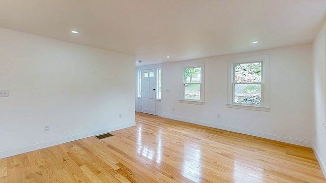107 Washington St, Hudson, MA 01749