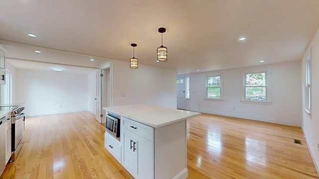 107 Washington St, Hudson, MA 01749