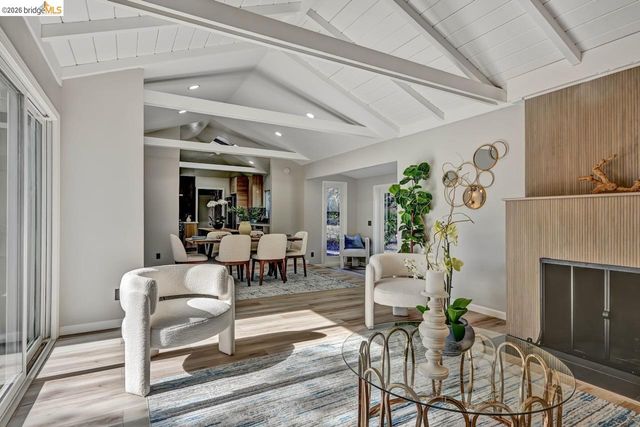 6773 Wilton Dr, Oakland, CA 94611