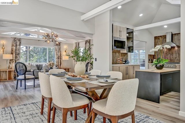 6773 Wilton Dr, Oakland, CA 94611