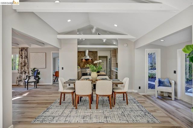 6773 Wilton Dr, Oakland, CA 94611
