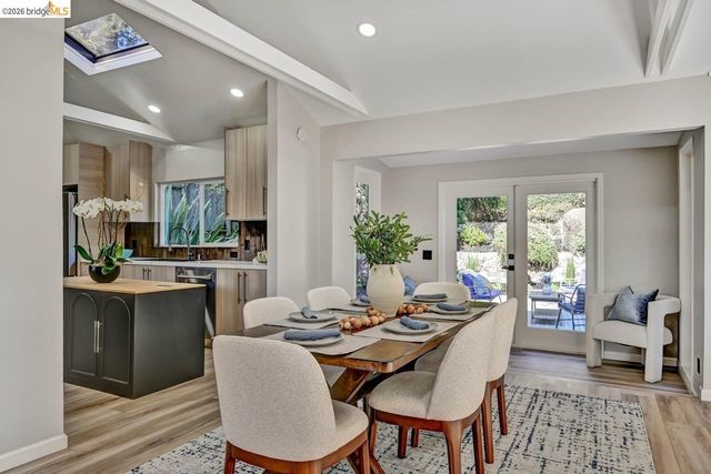 6773 Wilton Dr, Oakland, CA 94611