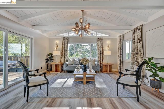 6773 Wilton Dr, Oakland, CA 94611