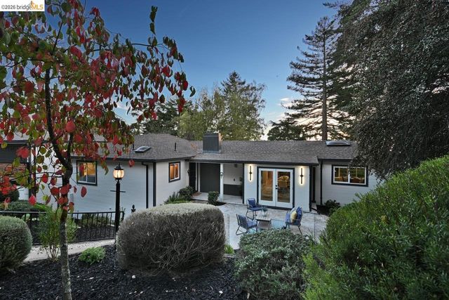 6773 Wilton Dr, Oakland, CA 94611