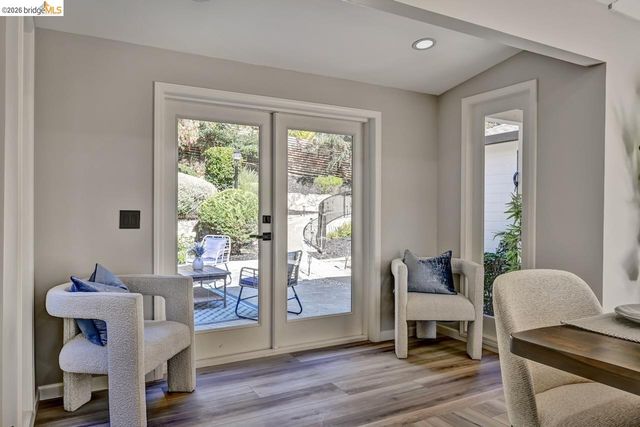 6773 Wilton Dr, Oakland, CA 94611