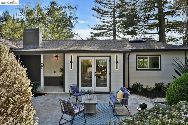 6773 Wilton Dr, Oakland, CA 94611