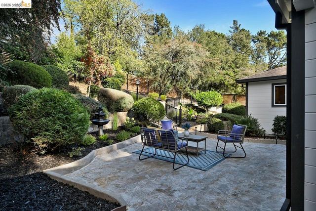 6773 Wilton Dr, Oakland, CA 94611