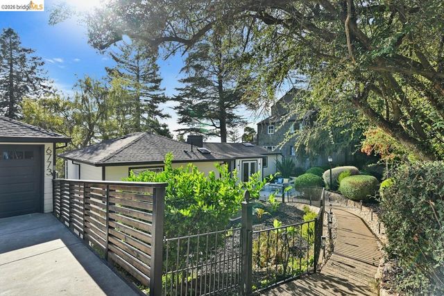 6773 Wilton Dr, Oakland, CA 94611