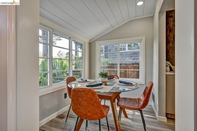 6773 Wilton Dr, Oakland, CA 94611