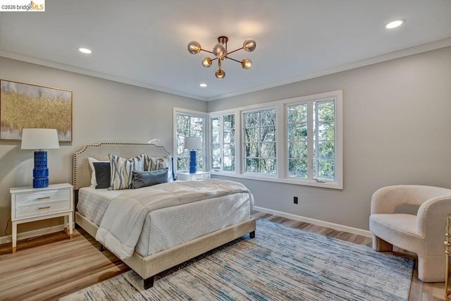 6773 Wilton Dr, Oakland, CA 94611
