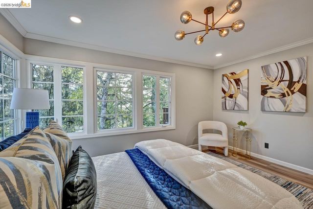 6773 Wilton Dr, Oakland, CA 94611