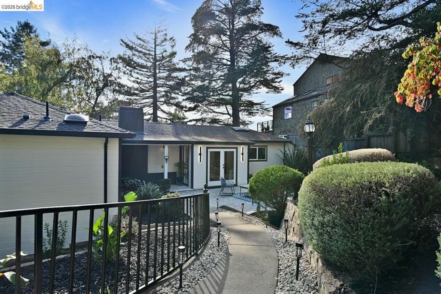 6773 Wilton Dr, Oakland, CA 94611