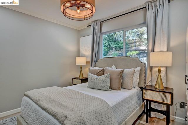 6773 Wilton Dr, Oakland, CA 94611