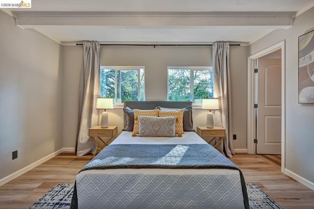6773 Wilton Dr, Oakland, CA 94611