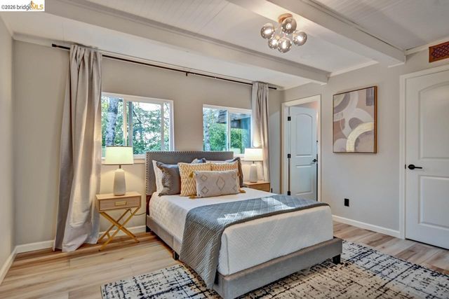 6773 Wilton Dr, Oakland, CA 94611