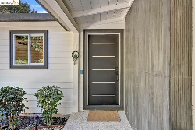 6773 Wilton Dr, Oakland, CA 94611