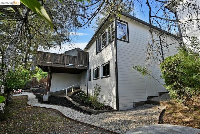 6773 Wilton Dr, Oakland, CA 94611