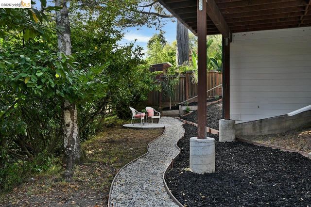 6773 Wilton Dr, Oakland, CA 94611
