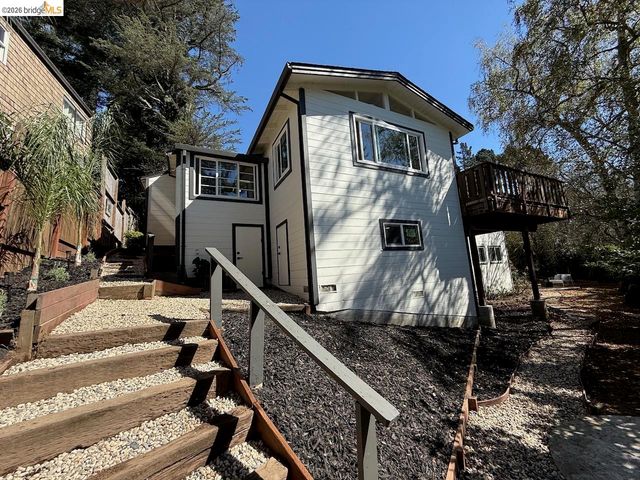 6773 Wilton Dr, Oakland, CA 94611