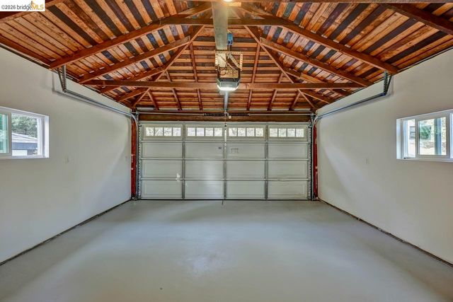 6773 Wilton Dr, Oakland, CA 94611
