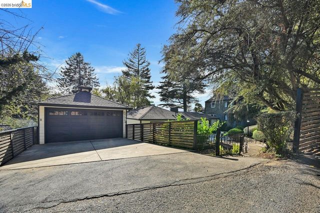6773 Wilton Dr, Oakland, CA 94611