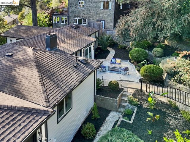 6773 Wilton Dr, Oakland, CA 94611