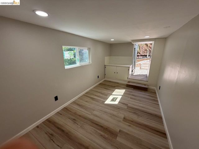 6773 Wilton Dr, Oakland, CA 94611