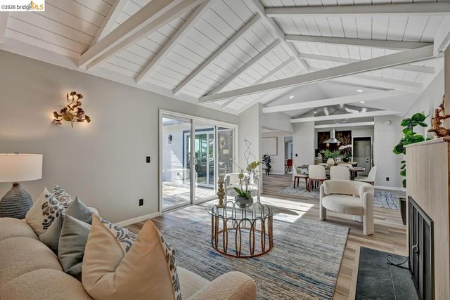 6773 Wilton Dr, Oakland, CA 94611