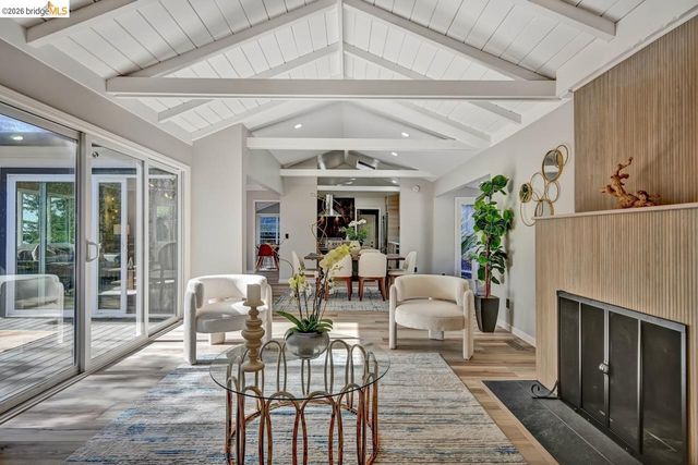 6773 Wilton Dr, Oakland, CA 94611