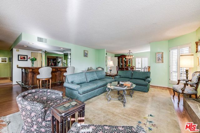 10409 Riverside Drive 203, Toluca Lake, CA 91602