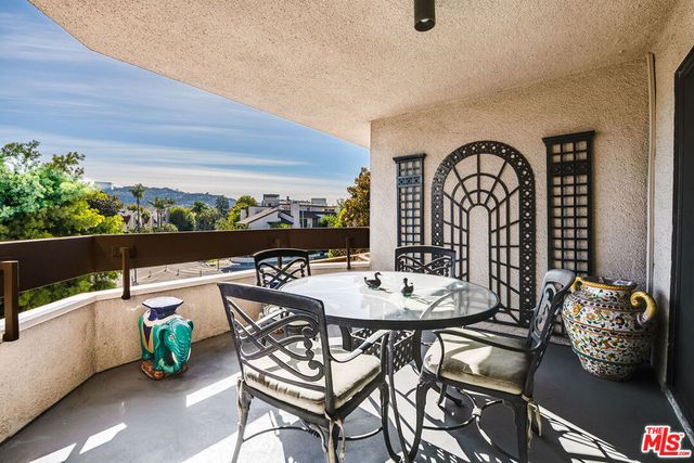 10409 Riverside Drive 203, Toluca Lake, CA 91602