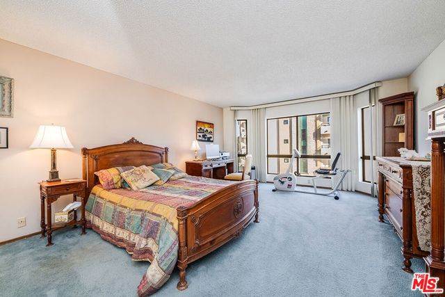 10409 Riverside Drive 203, Toluca Lake, CA 91602