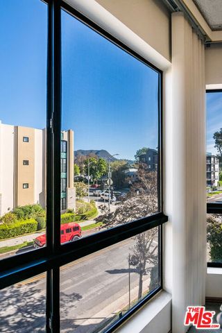 10409 Riverside Drive 203, Toluca Lake, CA 91602