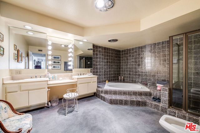 10409 Riverside Drive 203, Toluca Lake, CA 91602