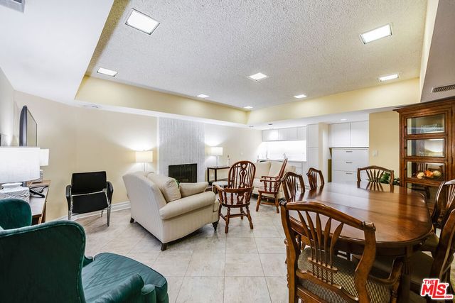 10409 Riverside Drive 203, Toluca Lake, CA 91602