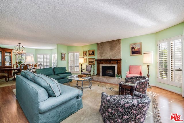 10409 Riverside Drive 203, Toluca Lake, CA 91602