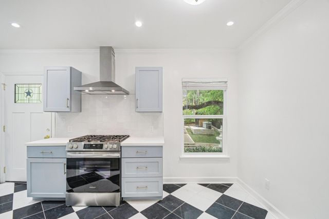 1205 Alta Vista Ave B, Austin, TX 78704