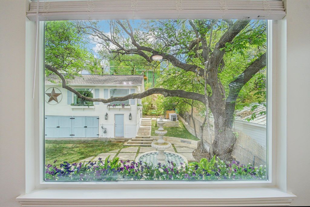 1205 Alta Vista Ave B, Austin, TX 78704