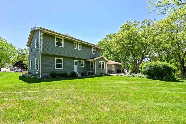 10333 N Versailles COURT, Mequon, WI 53092