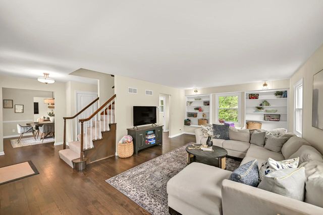 10333 N Versailles COURT, Mequon, WI 53092