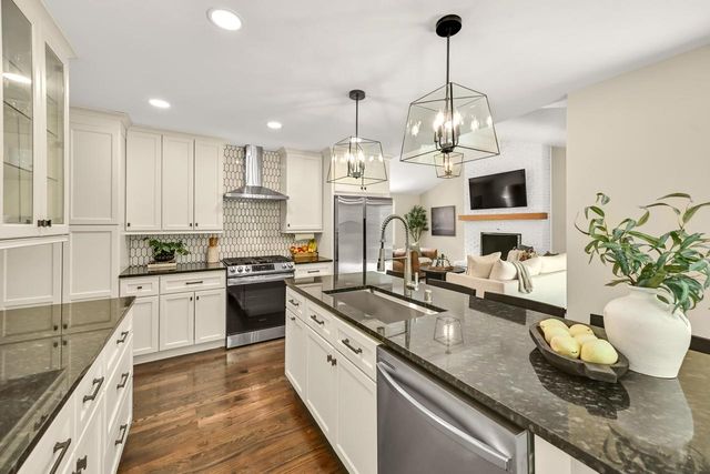10333 N Versailles COURT, Mequon, WI 53092